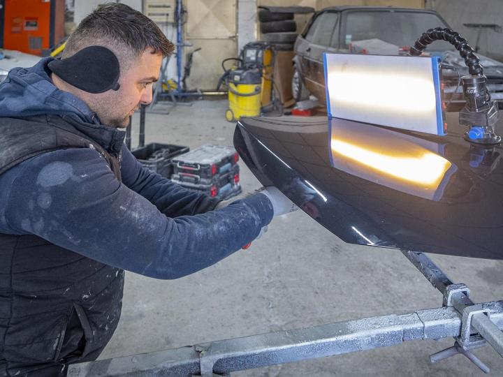 Faites disparaître les imperfections sur la carrosserie grâce au débosselage